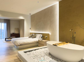 Japandi Studio w Bathtub - Linked to Quill City Mall